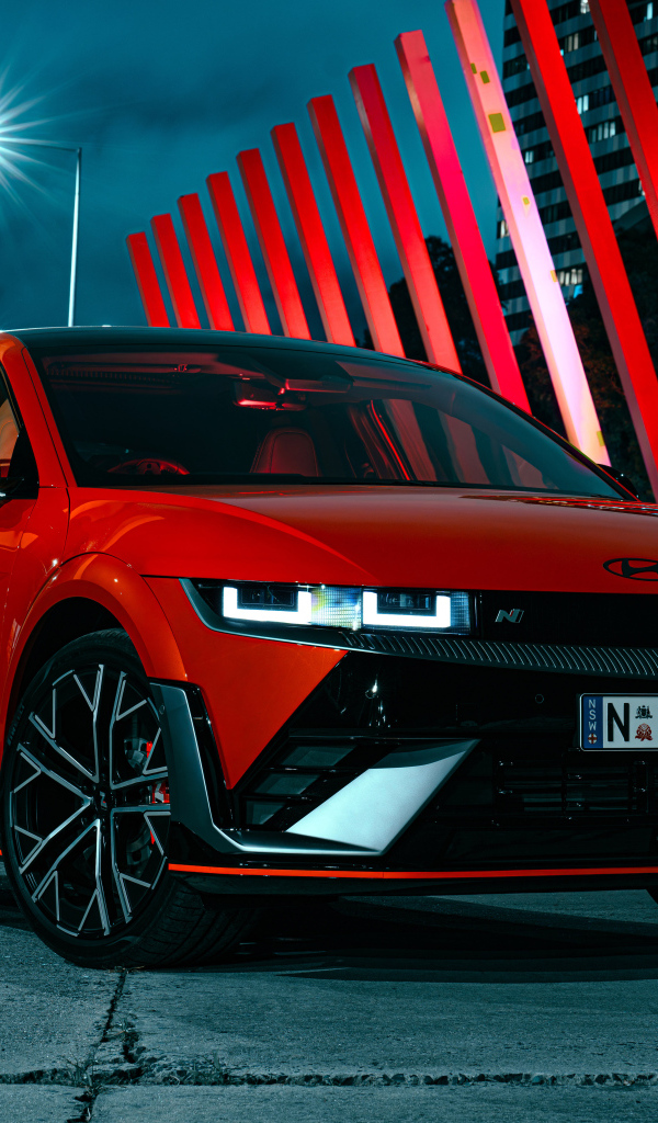 Красный автомобиль Hyundai IONIQ 5 N 2024 года