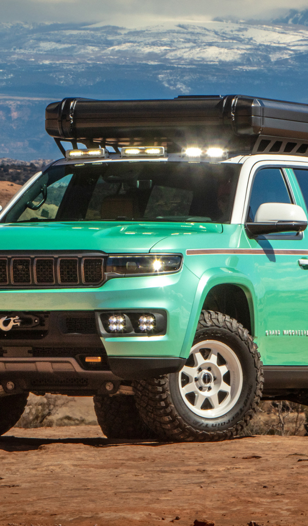 Зеленый внедорожник Jeep Vacationeer Concept 2024 года