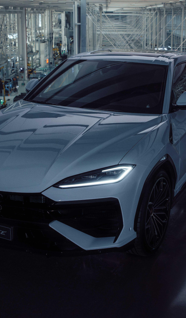 Автомобиль Lamborghini Urus SE Plug-In Hybrid Super SUV 2024 года