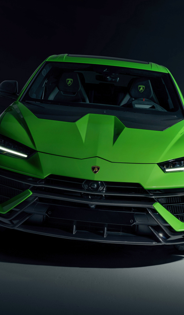 Зеленый автомобиль Lamborghini Urus на черном фоне