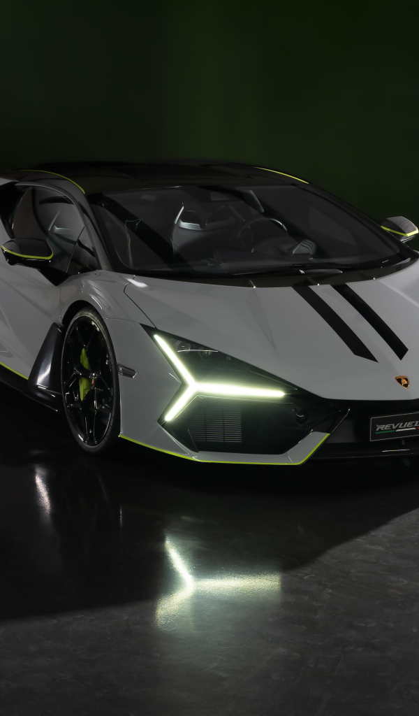 Новый автомобиль  Lamborghini Revuelto At Lamborghini Arena 2024 года