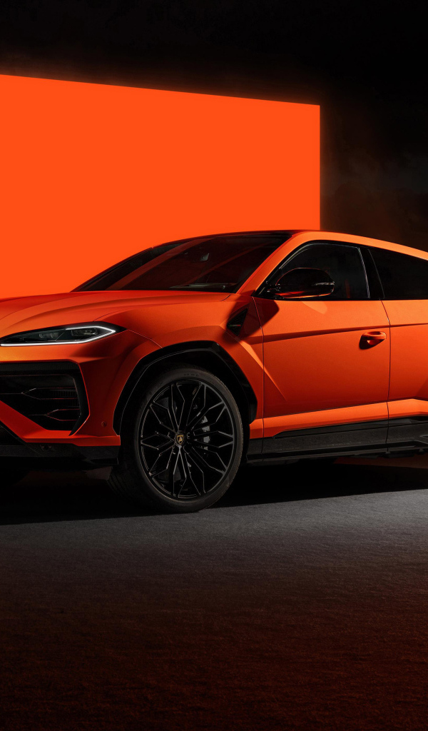 Оранжевый автомобиль Lamborghini Urus SE Plug-In Hybrid Super SUV