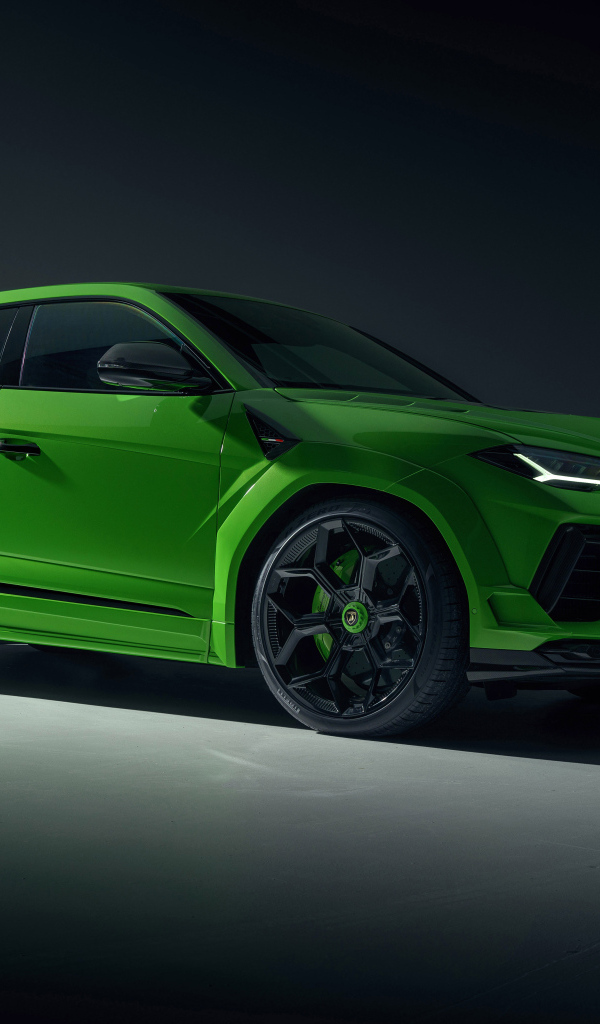 Вид сбоку на автомобиль Lamborghini Urus  на черном фоне