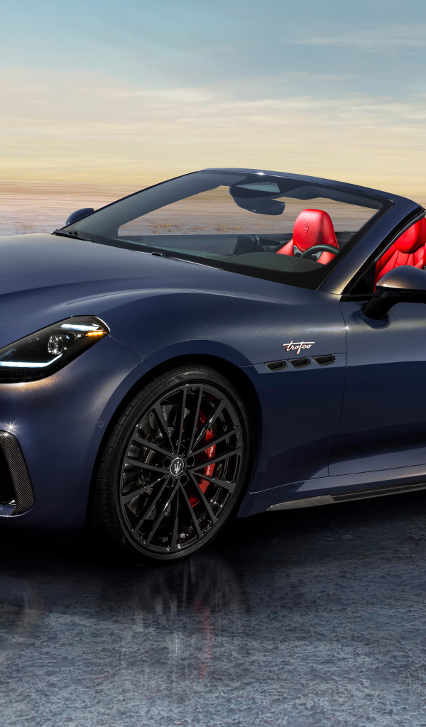 Дорогой автомобиль Maserati GranCabrio Trofeo 2024 года