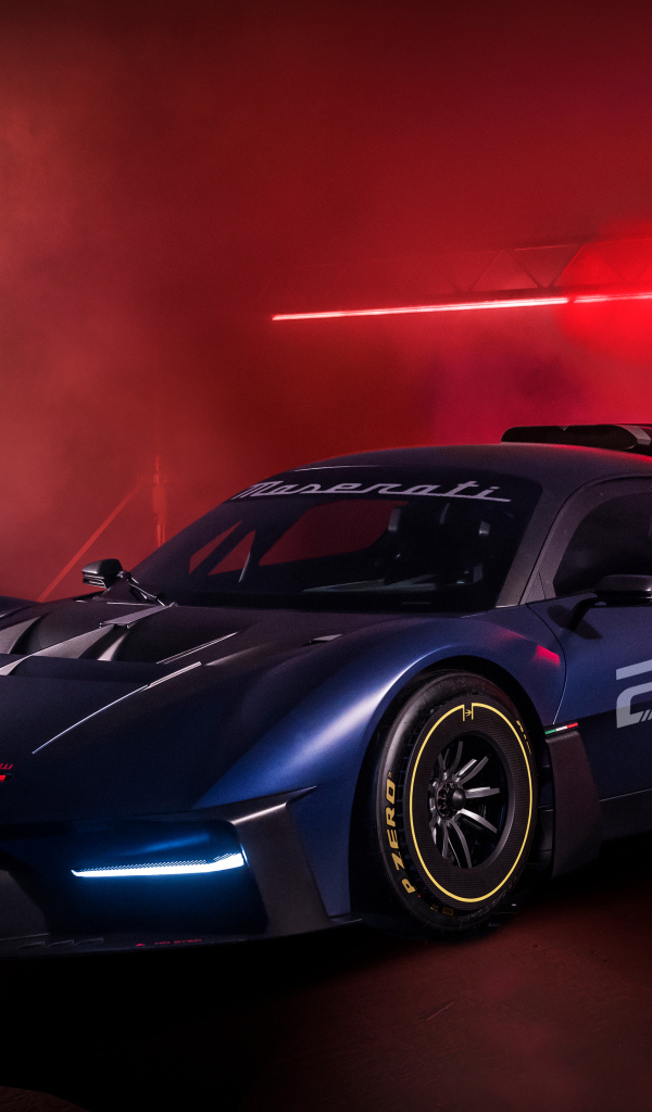 Дорогой спортивный автомобиль Maserati MCXtrema