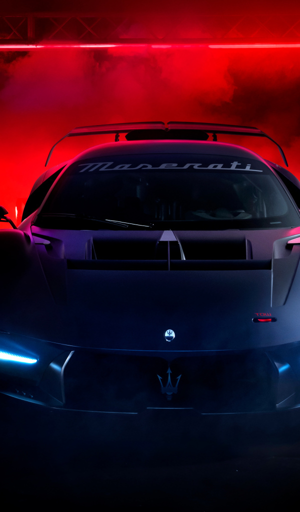 Вид спереди на автомобиль Maserati MCXtrema