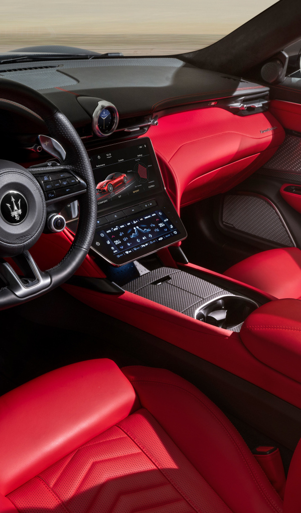 Салон автомобиля Maserati GranCabrio Trofeo 2024 года