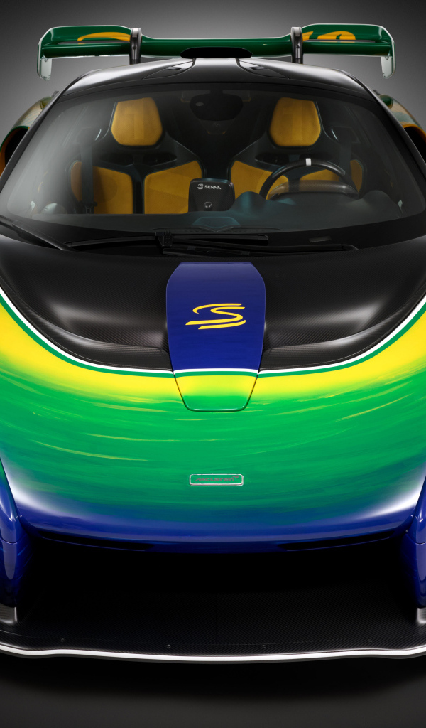 Вид спереди на автомобиль McLaren Senna Sempre 2024  года