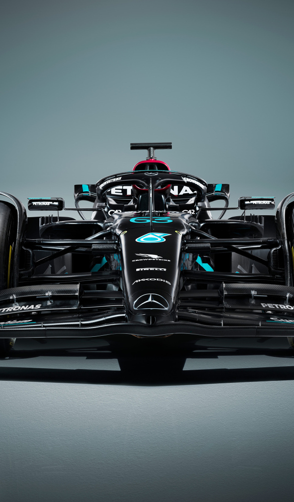 Черный гоночный автомобиль Mercedes-AMG F1 W14 E Performance вид спереди