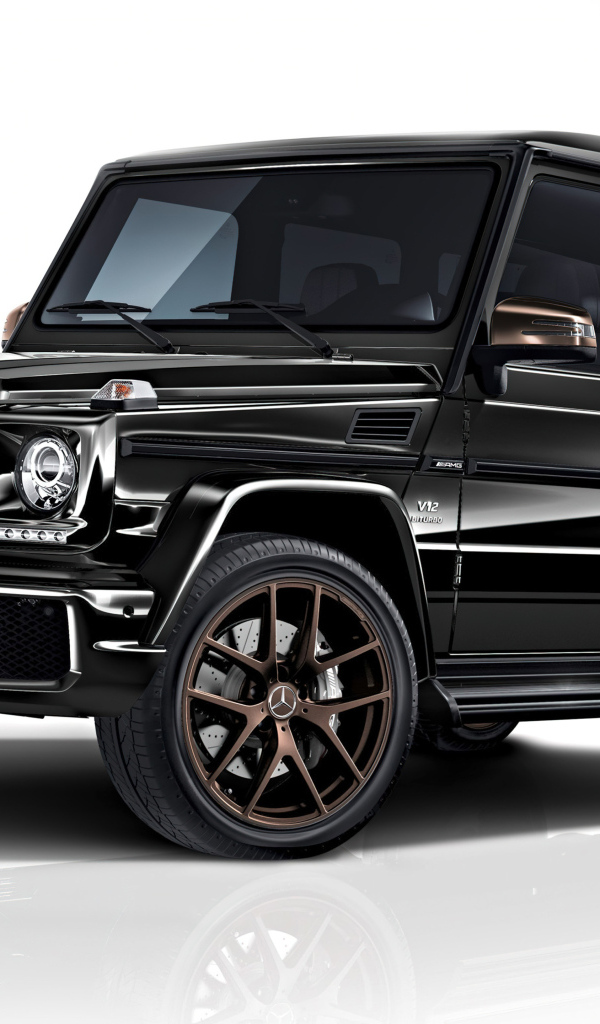 Черный джип Mercedes-AMG G65 на белом фоне
