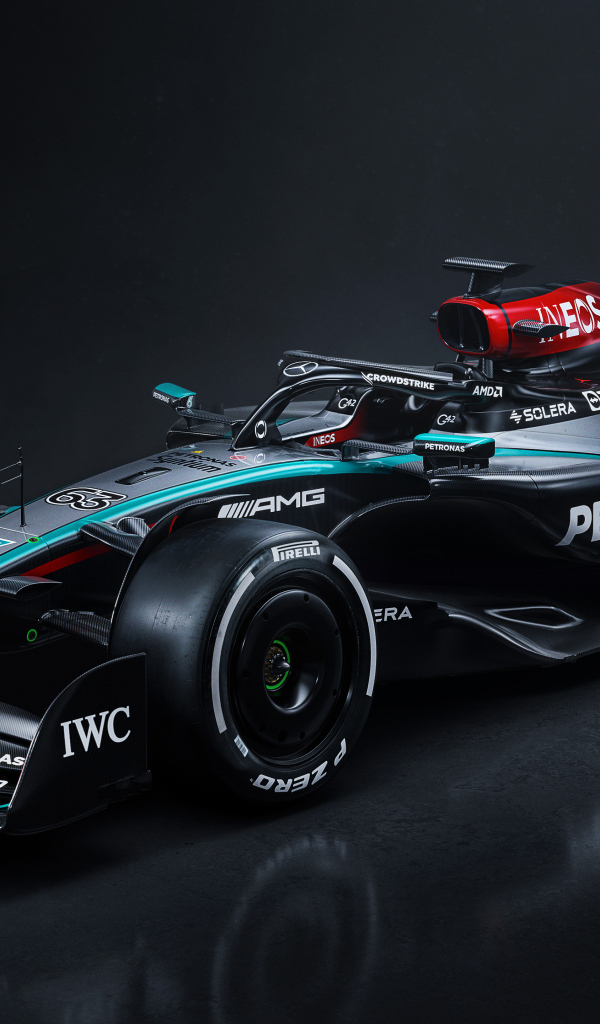 Дорогой гоночный автомобиль Mercedes-AMG F1 W15 E Performance 2024 года