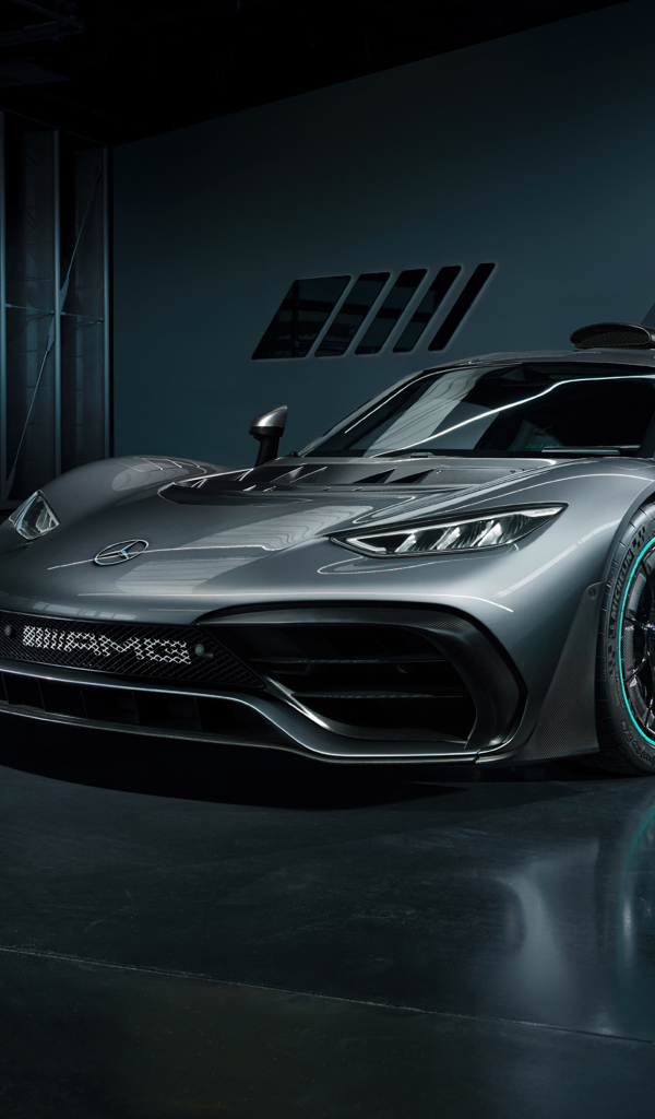 Быстрый спортивный автомобиль Mercedes-AMG ONE