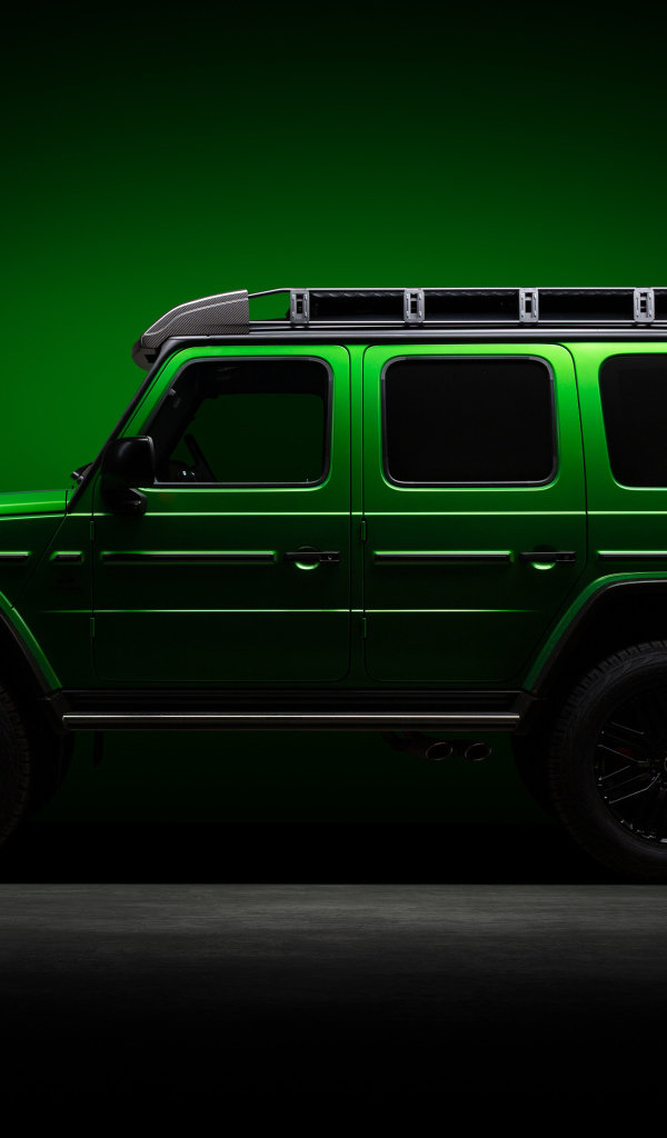 Зеленый джип Mercedes-AMG G 63 4x4