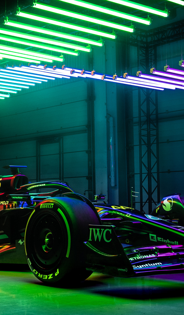 Гоночный автомобиль Mercedes-AMG F1 W14