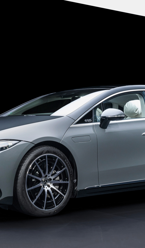 Автомобиль Mercedes-Benz EQS 580 4MATIC AMG Line 2024 года вид сбоку