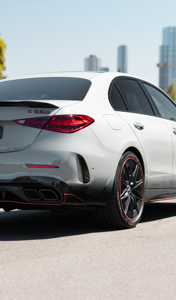 Вид сзади на автомобиль Mercedes-AMG C 63 S E Performance F1 Edition 2024  года
