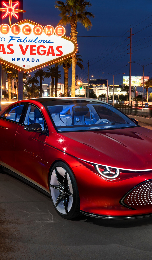 Красный автомобиль Mercedes-Benz Concept CLA Class