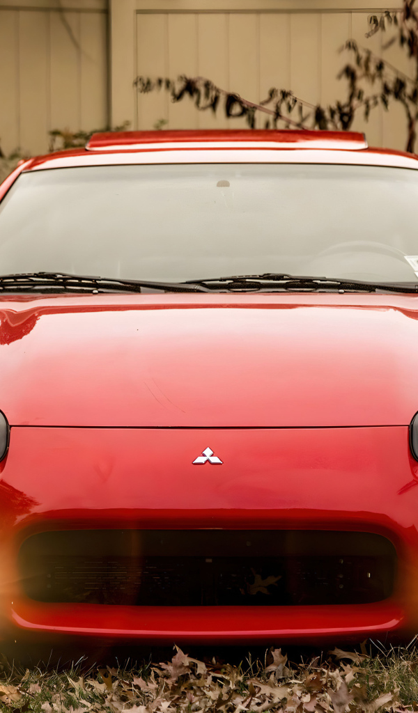 Вид спереди на красный автомобиль Mitsubishi 3000GT