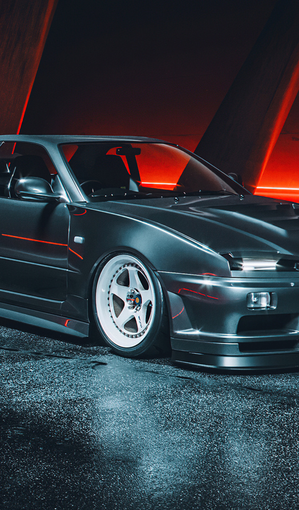 Черный автомобиль Nissan Skyline GTR R34