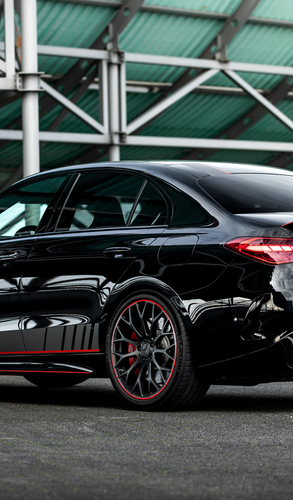 Черный автомобиль Manhart CRE 700 2024 года вид сзади