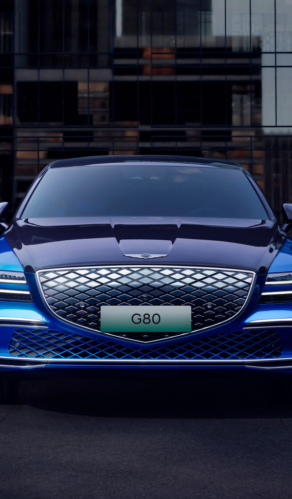 Синий автомобиль Genesis Electrified G80 2024 вид спереди
