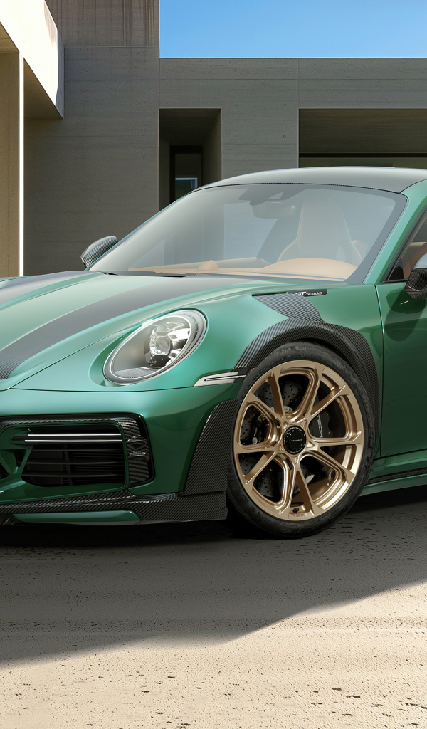 Зеленый автомобиль TechArt GTstreet R Touring