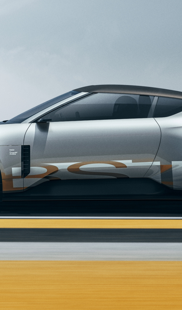 Вид сбоку на серебристый автомобиль Polestar Concept BST 2024 года
