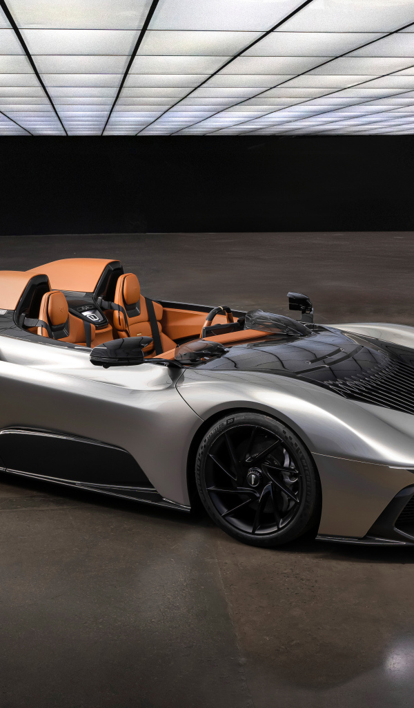 Необычный автомобиль Pininfarina B95 Gotham 2024 года