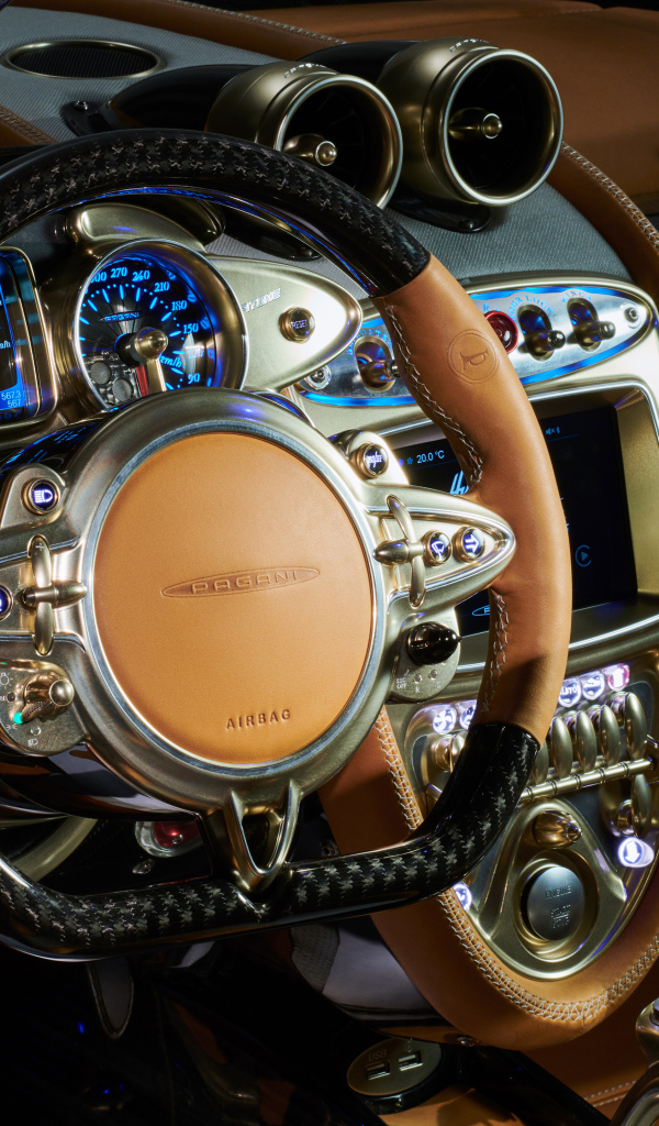 Кожаный салон автомобиля Pagani Huayra Epitome 2024 года