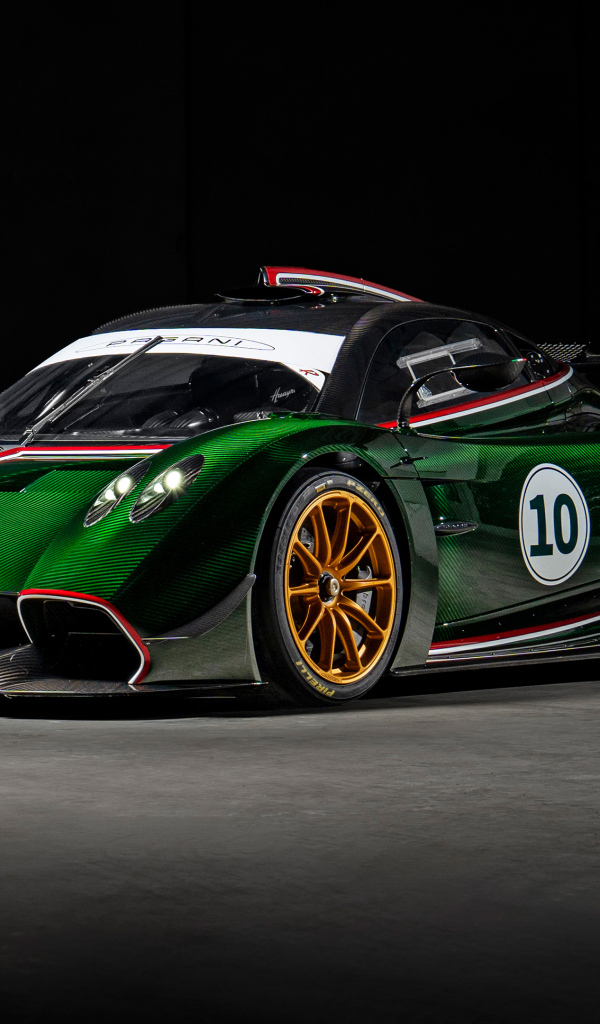 Зеленый автомобиль Pagani Huayra R