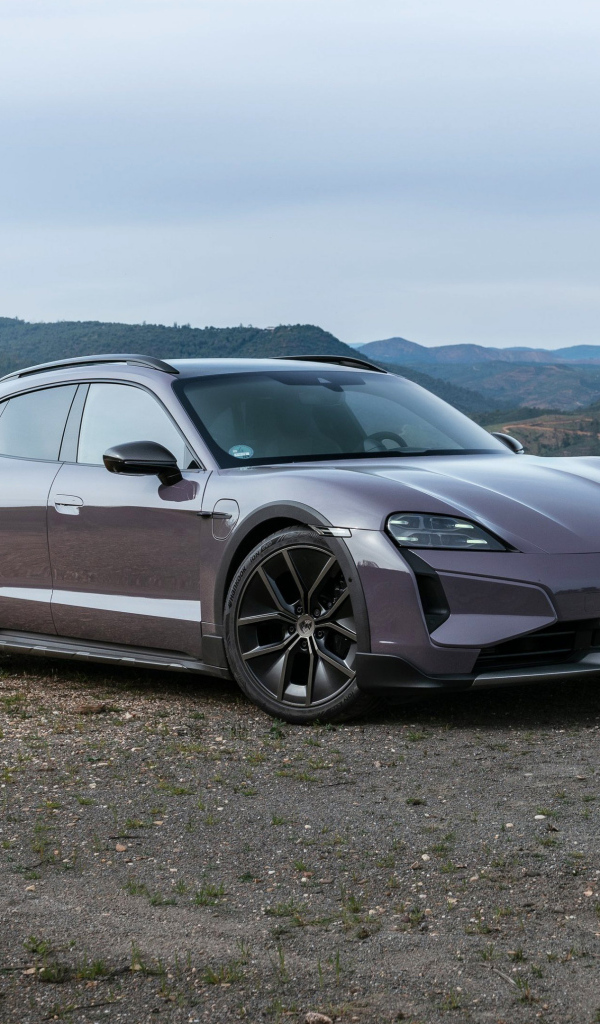 Автомобиль Porsche Taycan Turbo S Cross Turismo 2024 года