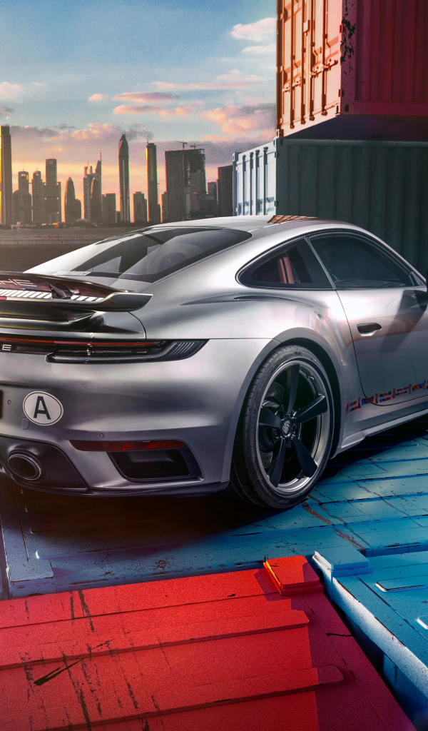 Вид сзади на автомобиль Porsche 911 Turbo Remastered By Sonderwunsch