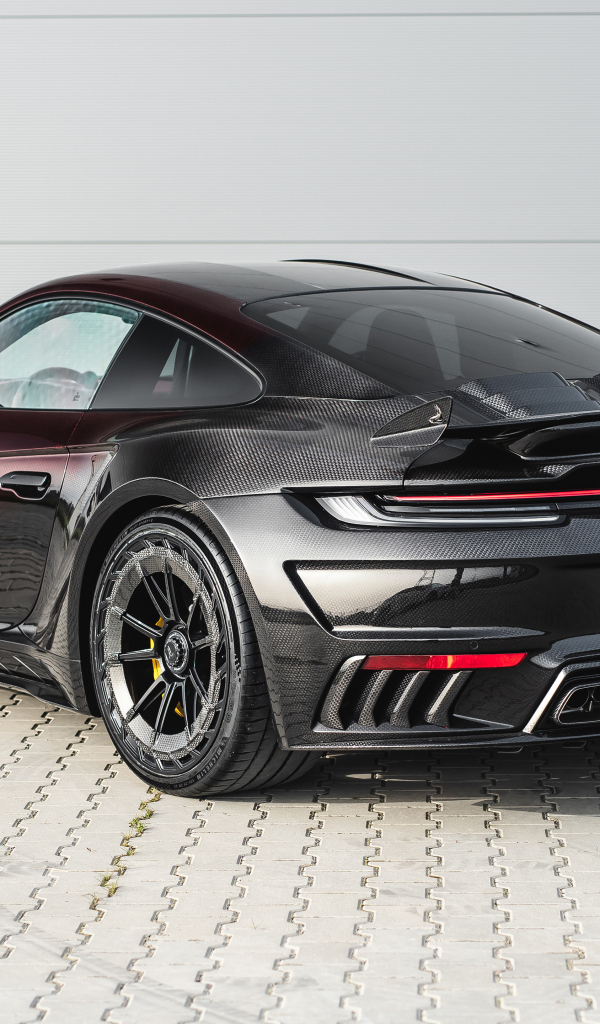 Вид сзади на автомобиль TopCar Porsche 911 Turbo S Stinger GTR Stealth Edition