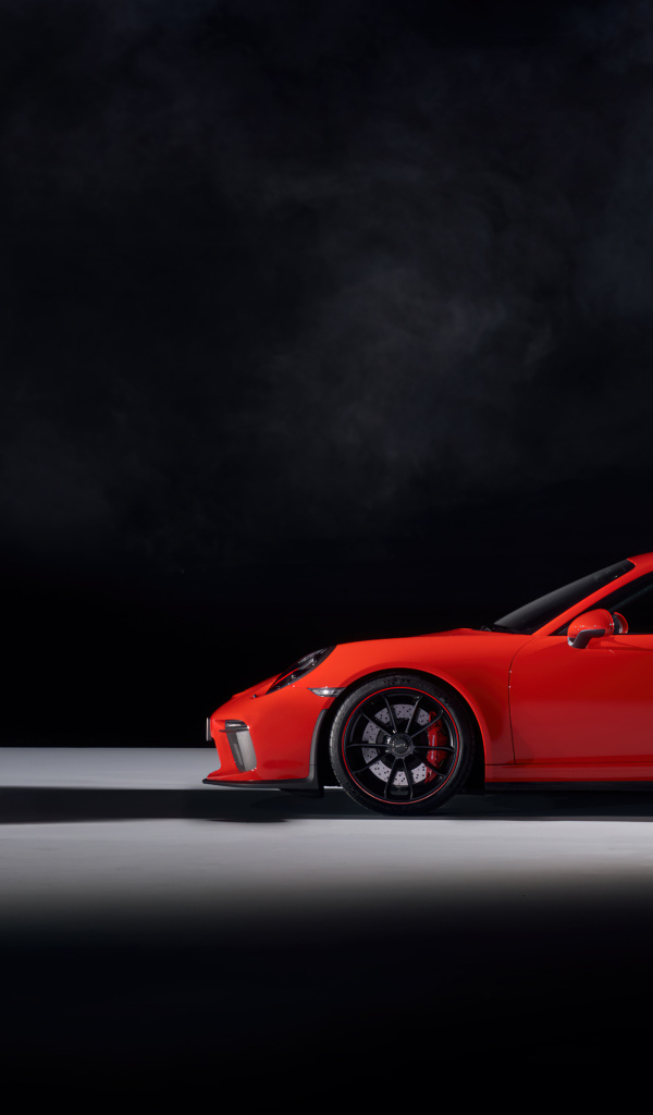 Красный автомобиль Porsche 911 GT3 вид сбоку