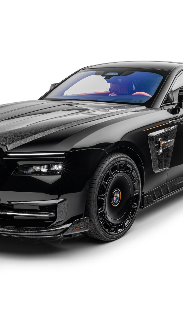 Черный автомобиль Mansory Rolls-Royce Spectre Launch Edition 2024 года на белом фоне