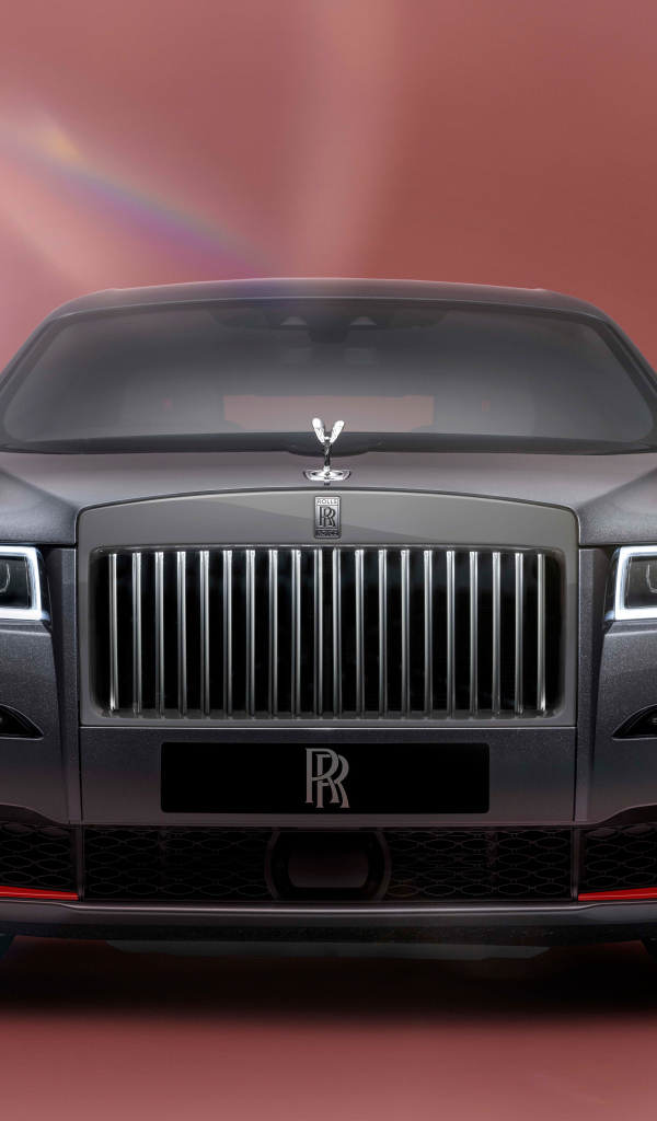 Дорогой автомобиль Rolls-Royce Ghost Prism  вид спереди