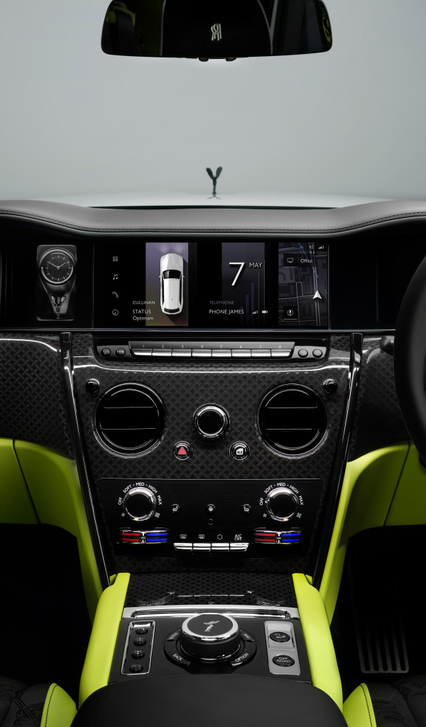 Салон автомобиля Rolls-Royce Black Badge Cullinan Series II
