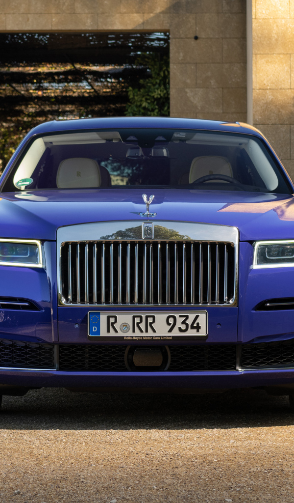 Автомобиль Rolls-Royce Ghost Tucana  вид спереди