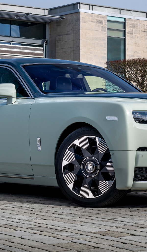 Стильный автомобиль Rolls-Royce Phantom EWB Magnetism 2024 года