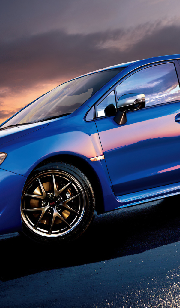 Синий автомобиль Subaru Impreza WRX STI