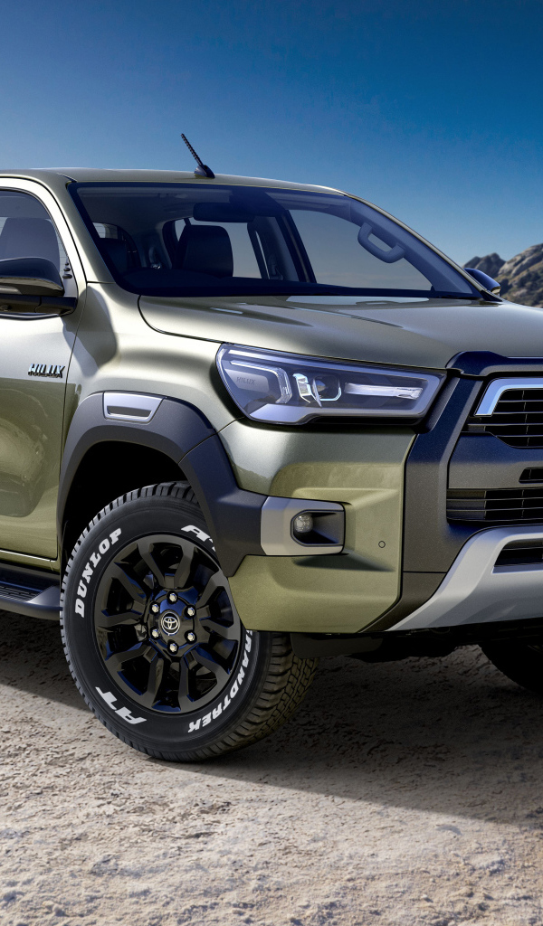 Большой пикап Toyota Hilux Z Revo Rocco