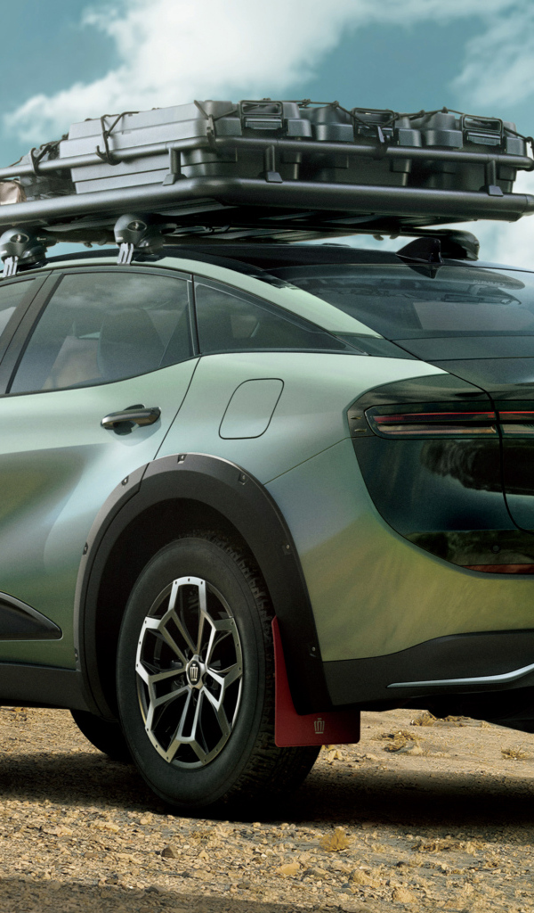 Вид сзади на автомобиль Toyota Crown Crossover RS Landscape 2024 года