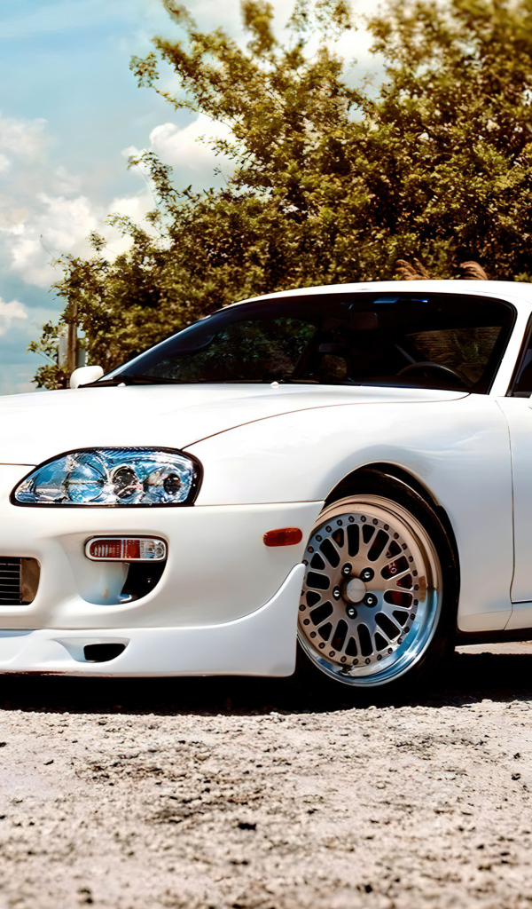Белый автомобиль Toyota Supra Turbo JDM