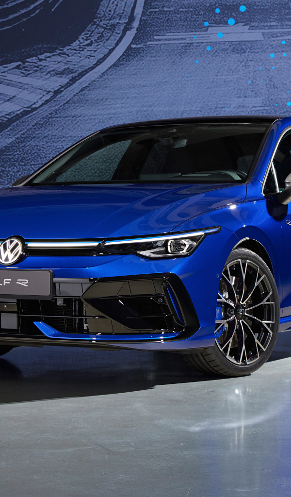 Синий Volkswagen Golf R 2024 года