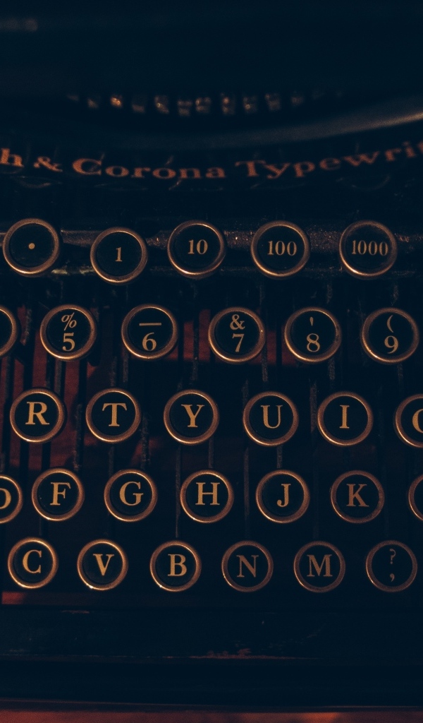 Кнопки старой печатной машинки крупным планом