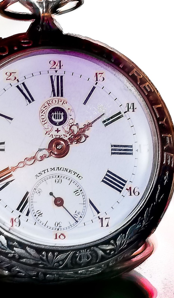 Карманные часы крупным планом