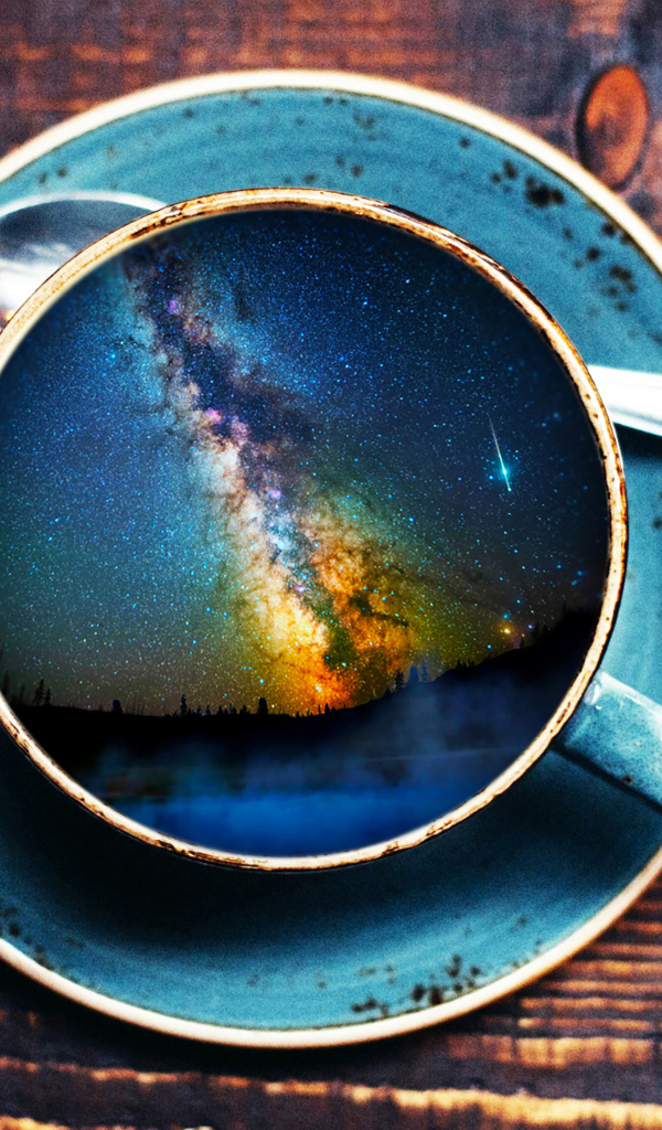 Млечный путь нарисован в чашке кофе