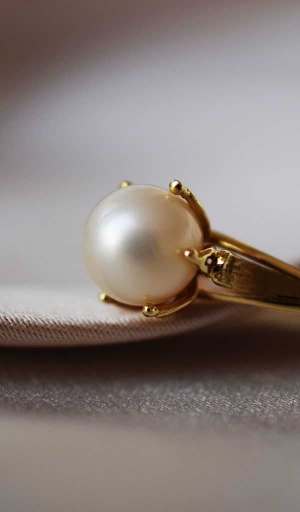 Золотое кольцо с жемчугом 