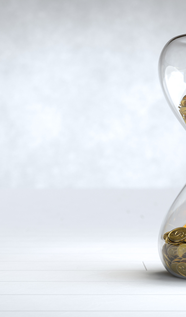 Стеклянные часы с монетами на сером фоне