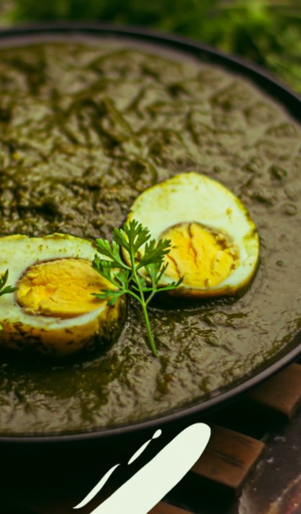 Зеленое карри с вареными яйцами